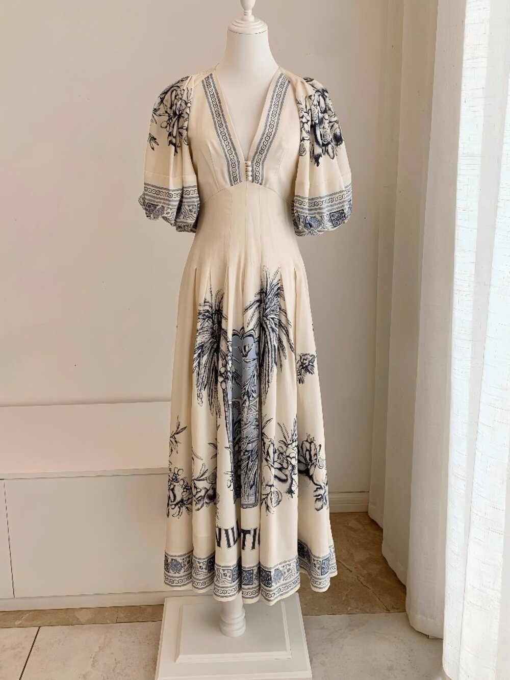 ALEMAIS V-neck patterned mini dress - Picture 4 of 12